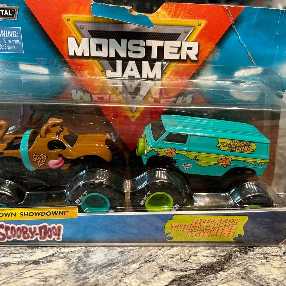 Monster Jam Scooby-Doo and Mystery Machine Vehicle Set